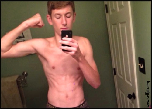 Young Gayteen Masturbating Selfies