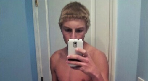 nude-boy-selfshots