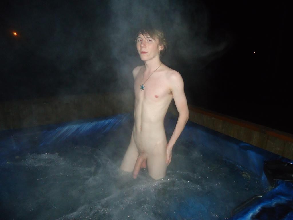 Vichatter Little $ User submitted Self Pic Set: Tom, 20 years old, bisexual